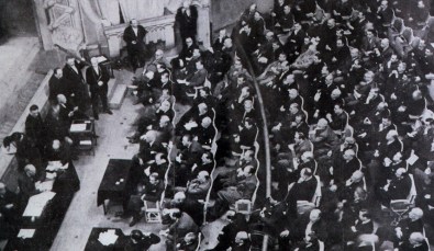 La séance de vote, au casino de Vichy, le 10 juillet 1940
