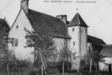 Le prieuré transformé en ferme, vers 1900.