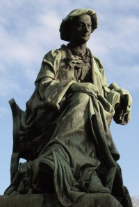 La statue de Banville, à Moulins, sculptée par Jean Coulon (1853-1923)
